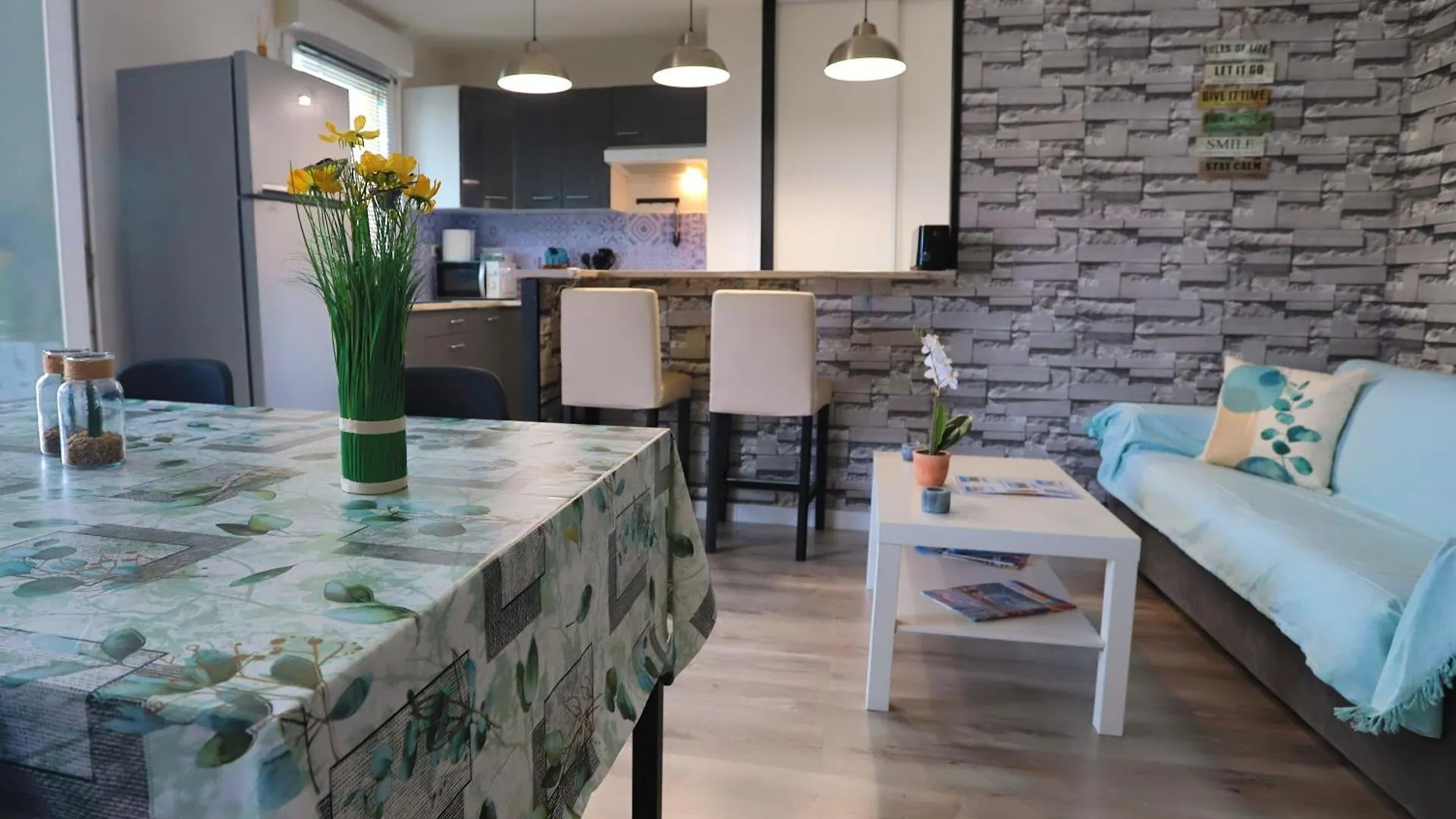 Apartament Appart T2 Dans Residence Calme Parking Prive Gratuit Miramas Francja